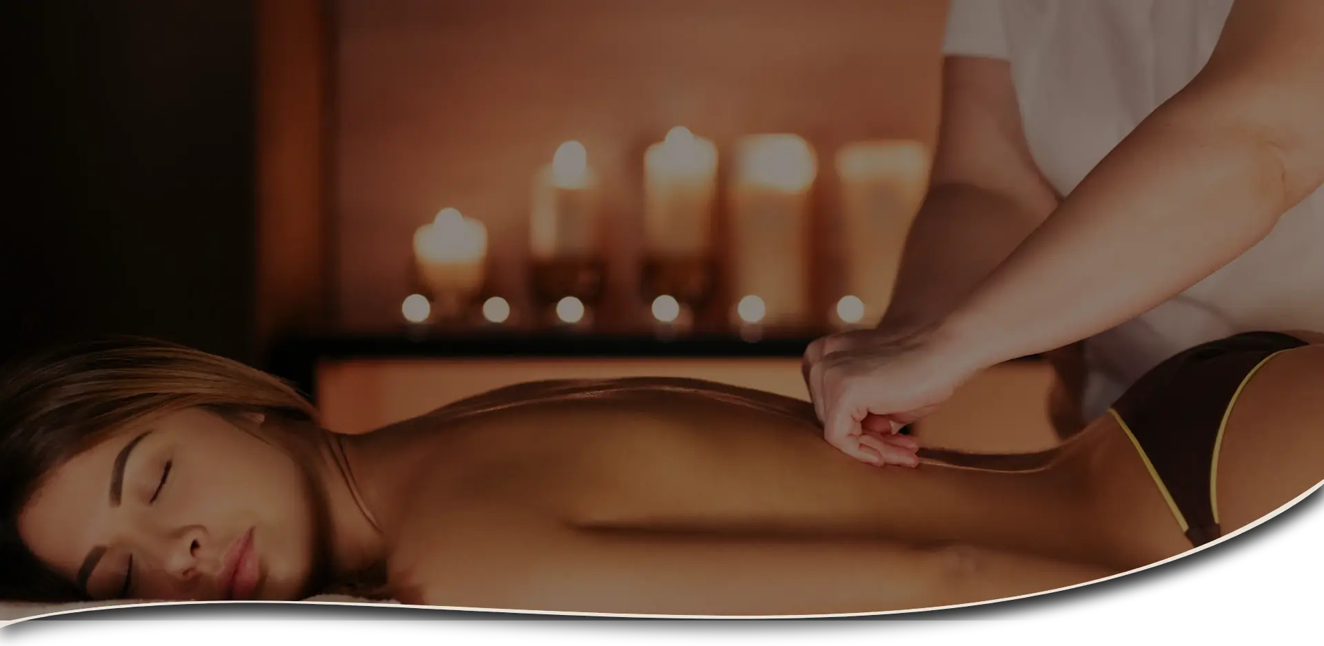 masaż wykonywany kamieniami